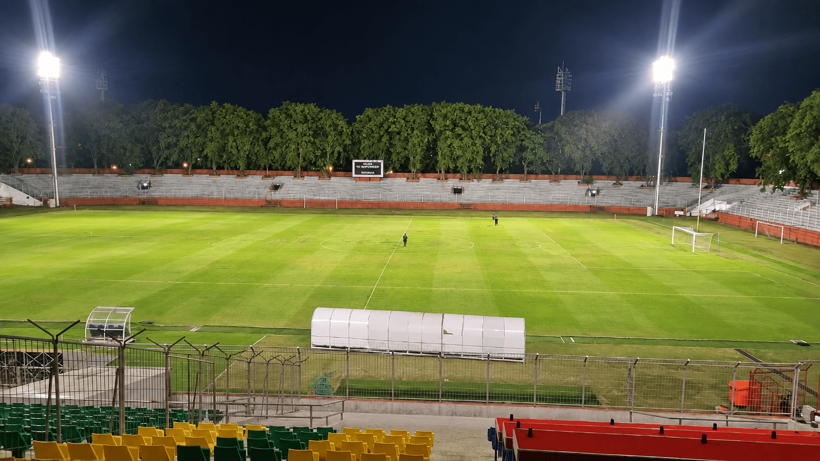 Proyek Aiming Lampu Sorot Stadion Gelora 10 Nopember Surabaya - Portfolio elektrikal dan pencahayaan profesional Jawara Integra