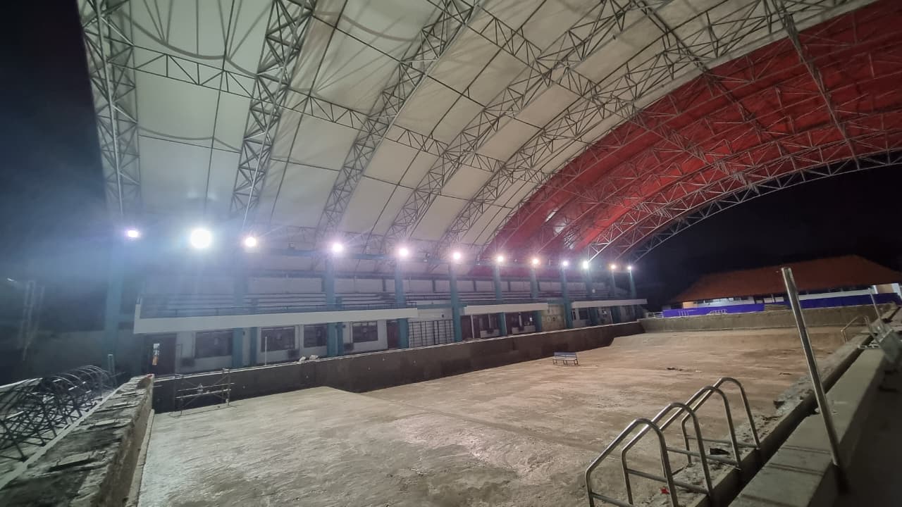 Proyek Revitalisasi Kolam Renang KONI Jawa Timur - Portfolio elektrikal dan pencahayaan profesional Jawara Integra